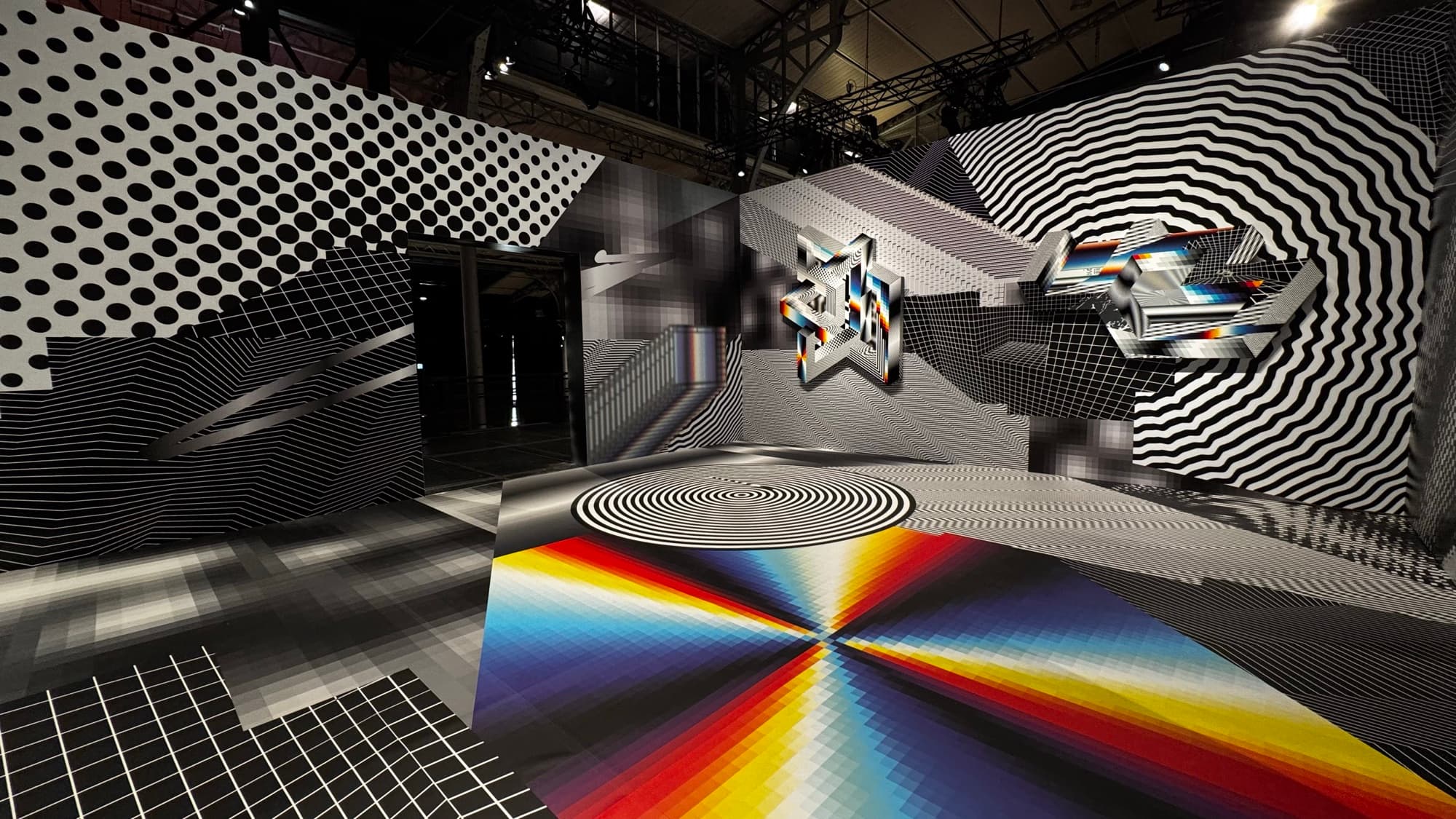 La instalación de Felipe Pantone en Beyond the Streets París — Grande Halle de la Villette