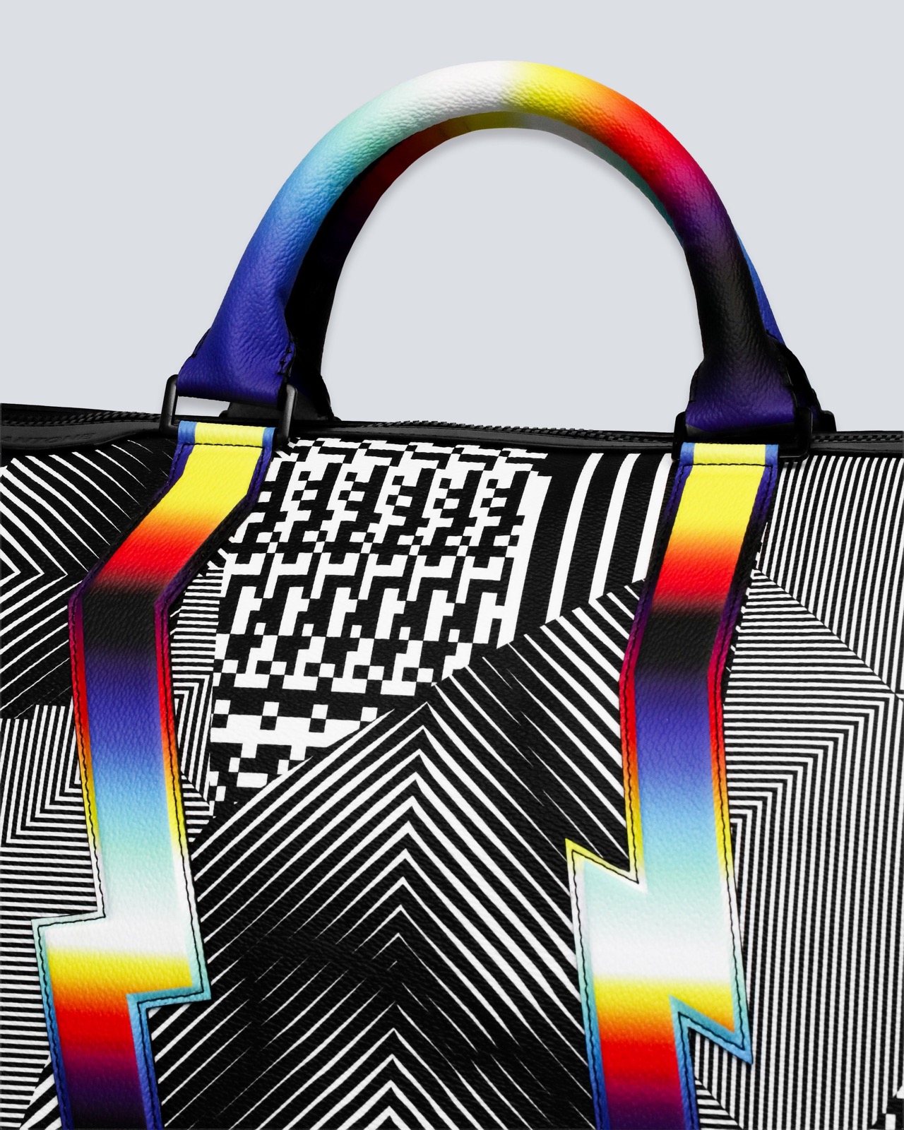 Etai × Felipe Pantone — Bolsa de viaje — detalle · prototipo local — clearance por imagen antes de publicar