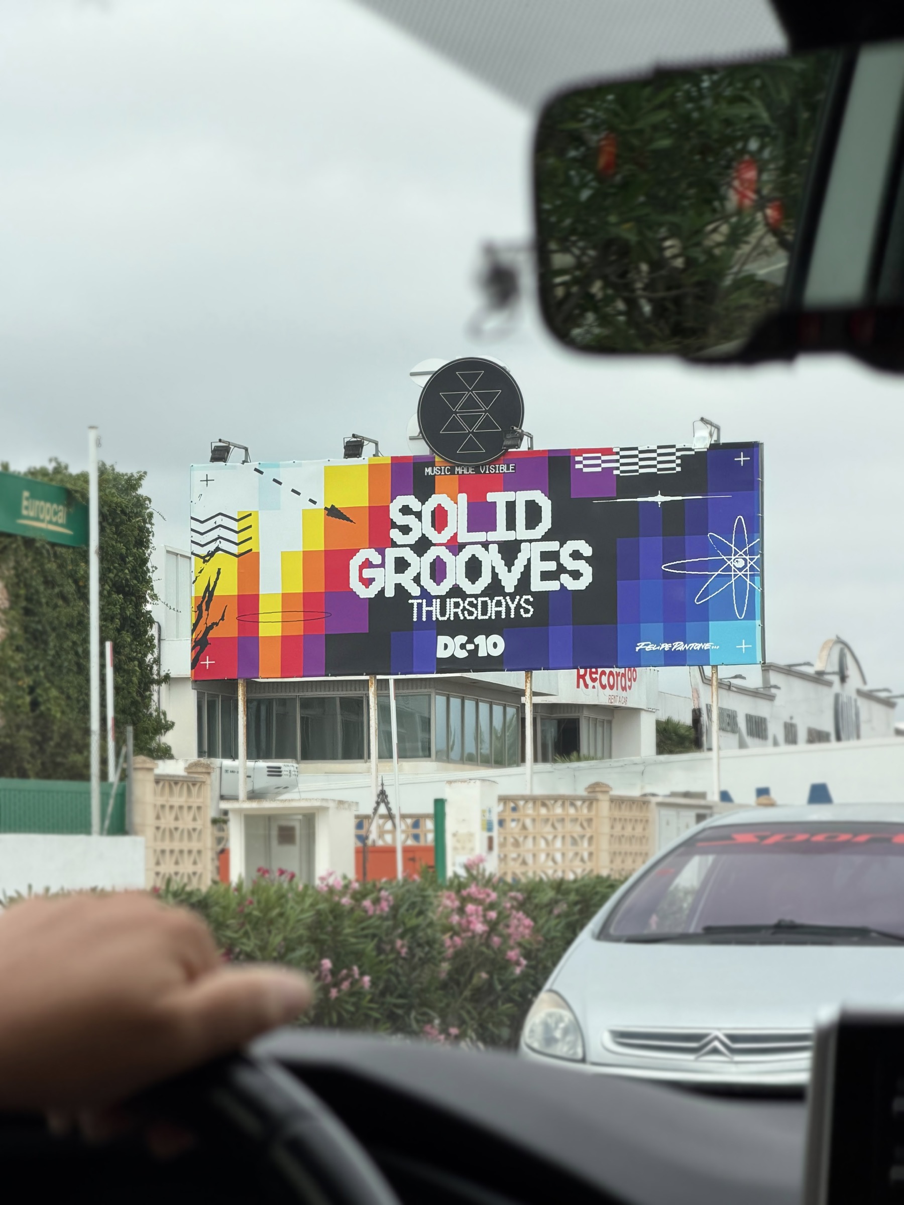Solid Grooves — Music Made Visible — La valla de la temporada — «Solid Grooves Thursdays» — camino del club.