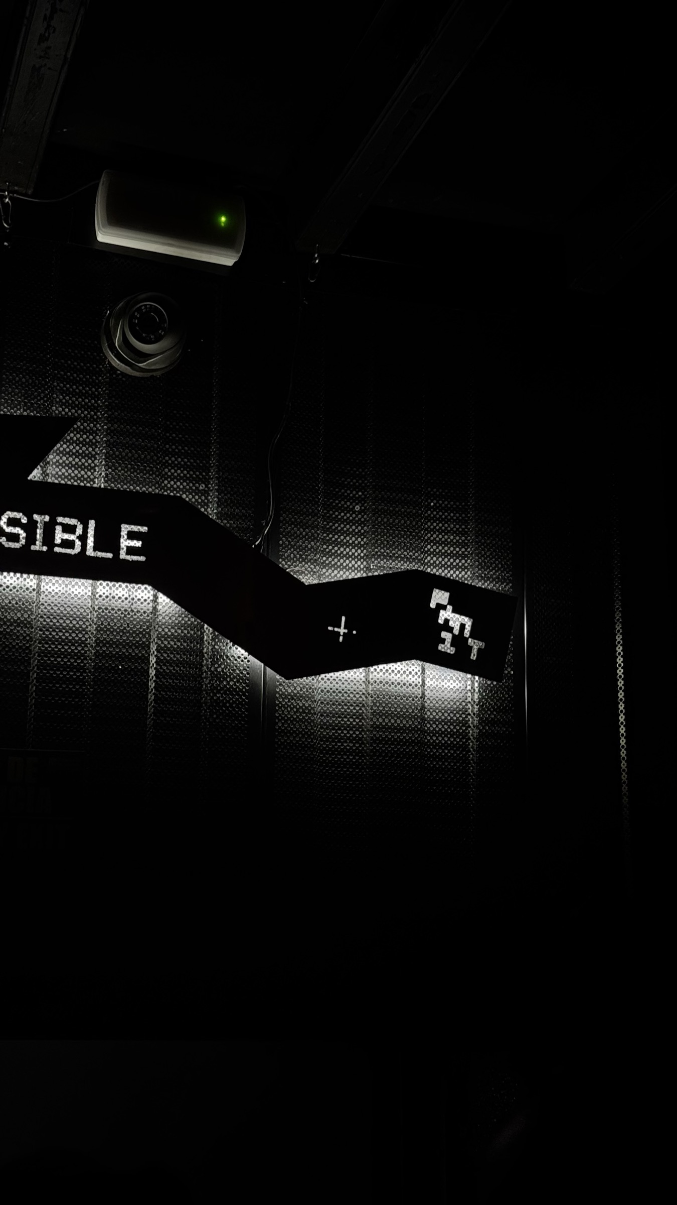 Solid Grooves — Music Made Visible — Detalle: «…visible» calado sobre chapa perforada.