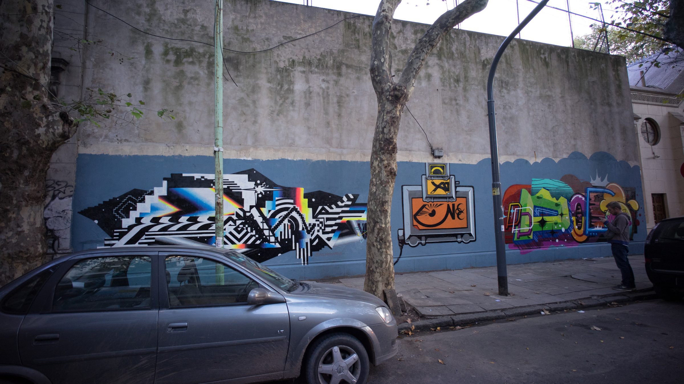 Buenos Aires, 2015 — El muro completo, con las piezas vecinas del resto de escritores