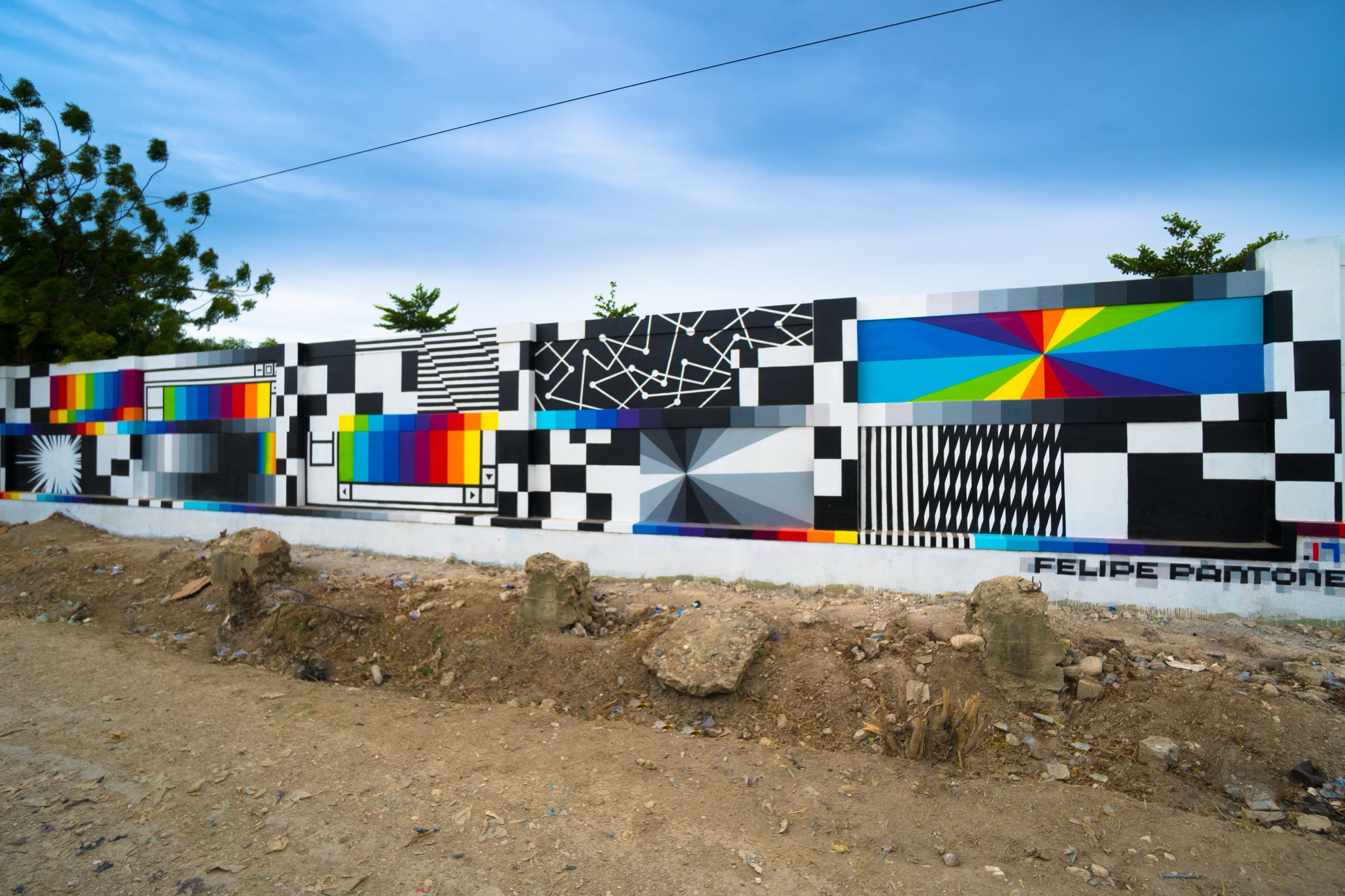 Haití (Ouest Department), 2017 — La tapia en perspectiva, con la firma al fondo.