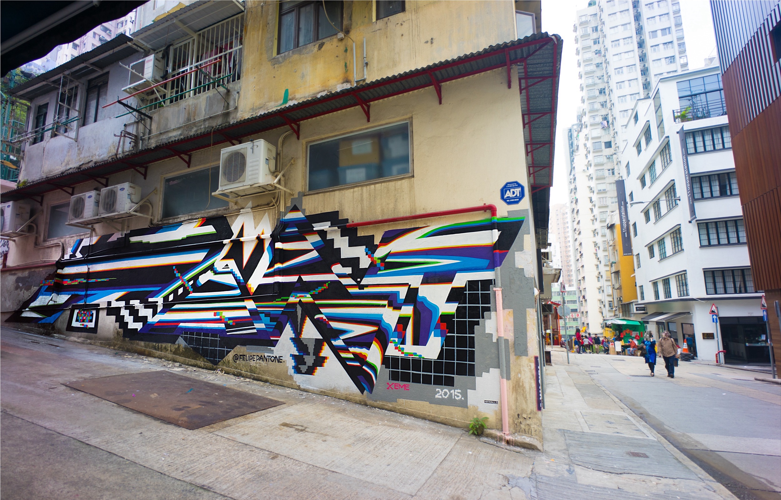 Hong Kong, 2015 — Pieza chrome en una esquina de Hong Kong.