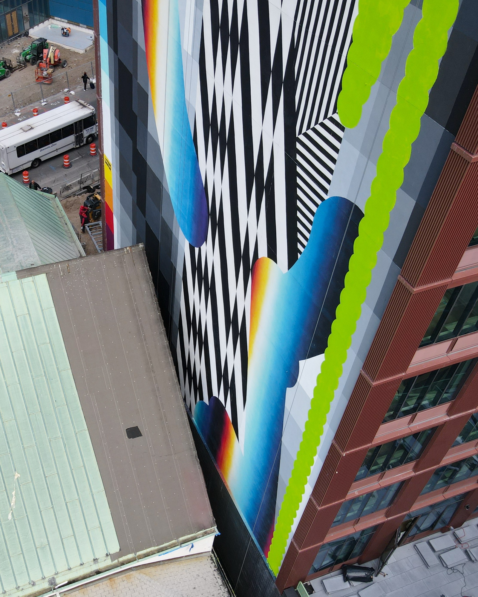 OPTICHROMIE for Jersey City, 2024 — Aérea del mural sobre la torre.