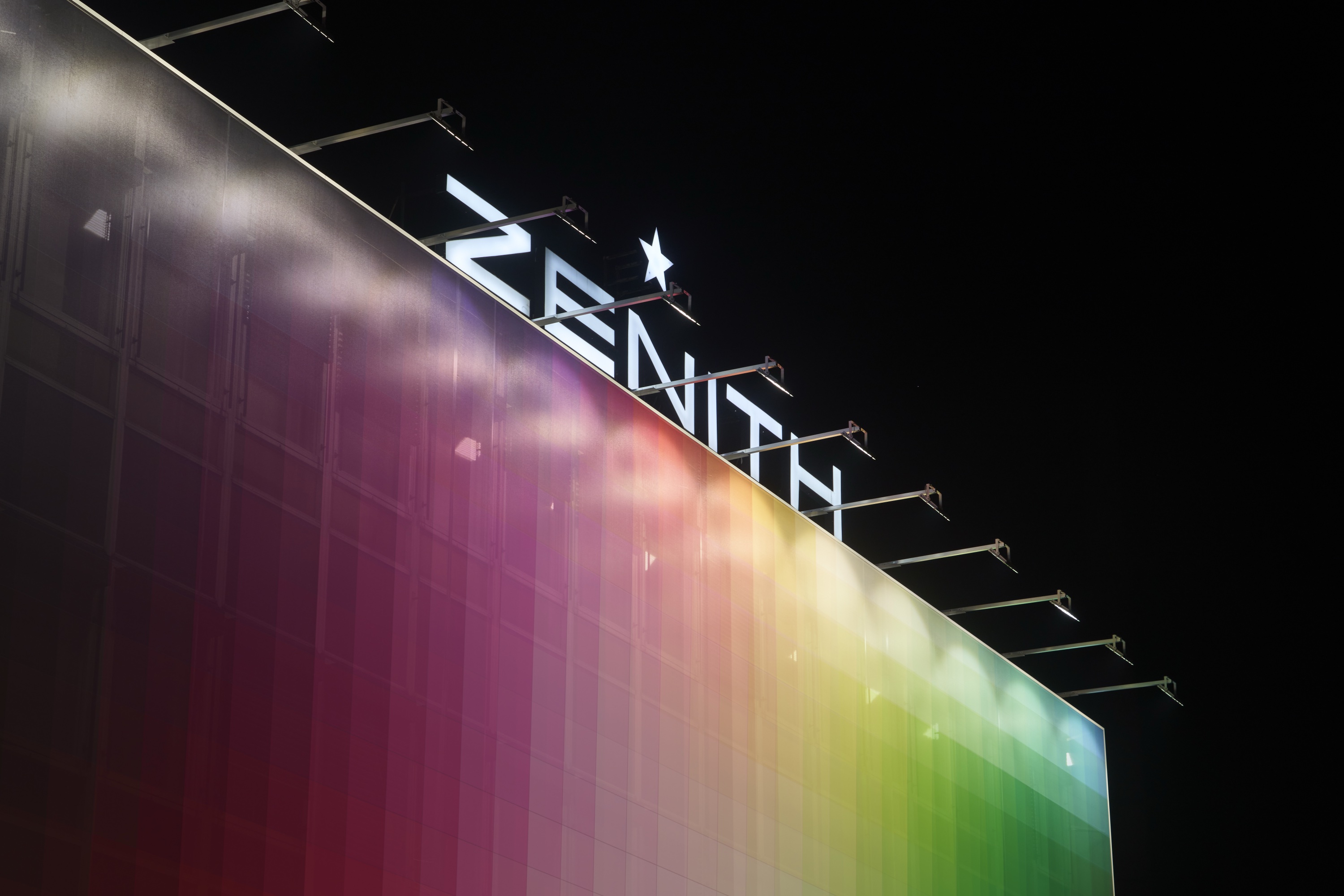 Zenith Manufacture facade, 2020 — La fachada con el rótulo ZENITH.