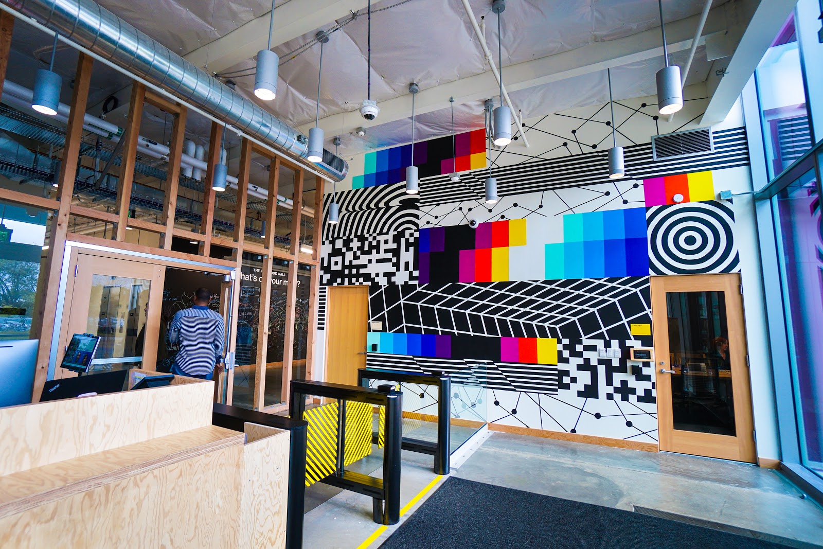 Facebook HQ mural, 2020 — foto del Drive del estudio (harvest 2026-07-04) · carpeta menlo-park-facebook-hq