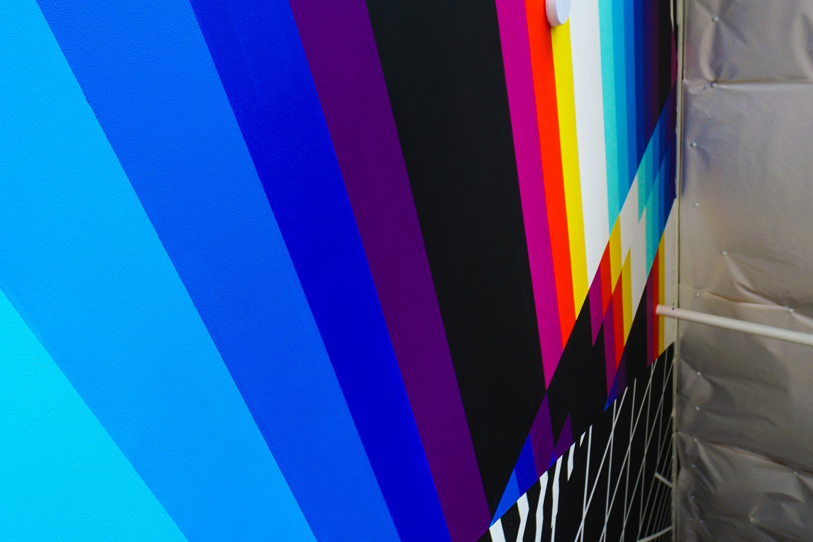 Facebook HQ mural, 2020 — foto del Drive del estudio (harvest 2026-07-04) · carpeta menlo-park-facebook-hq