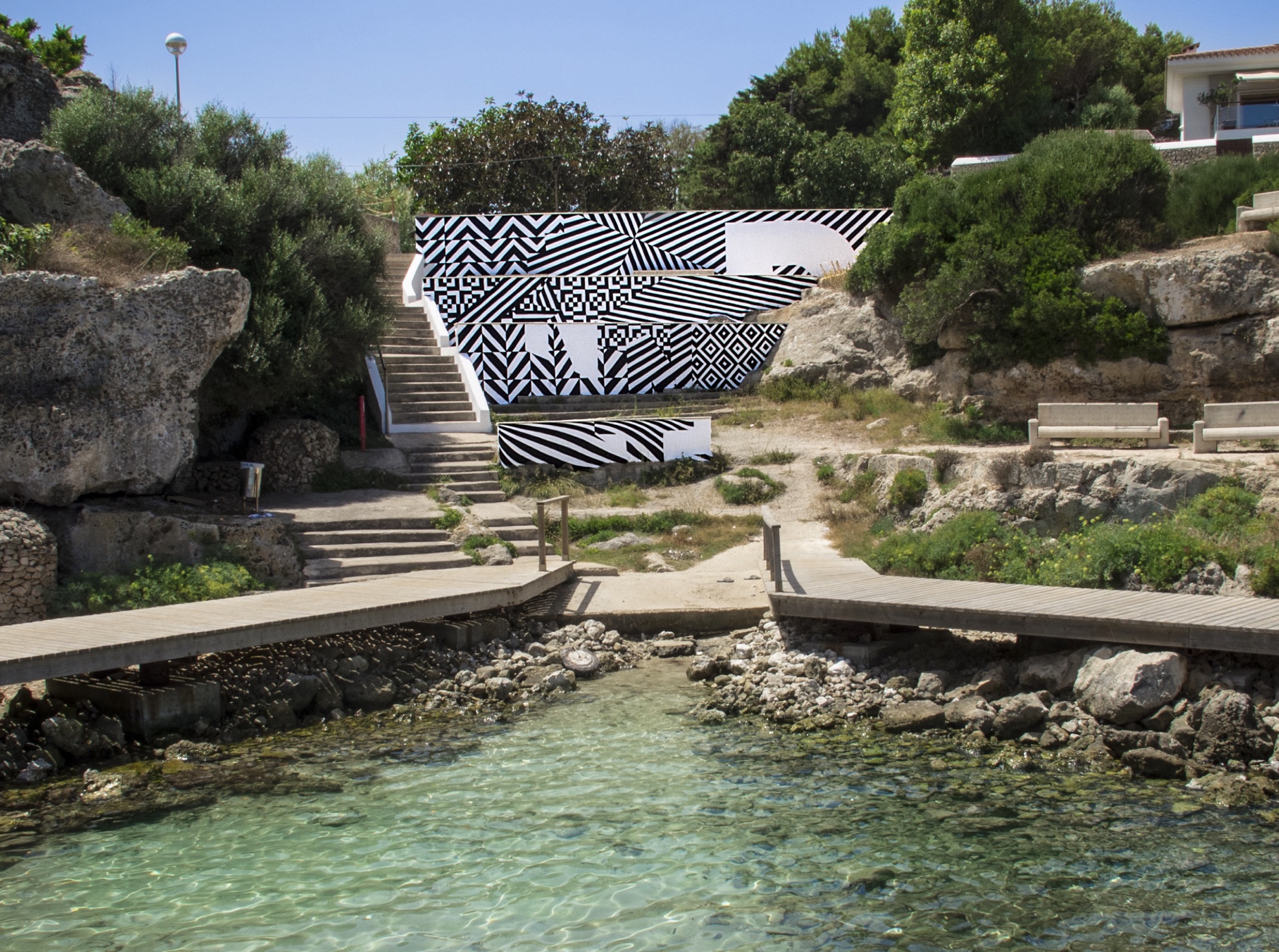 Cala Pedrera, Menorca, 2013 — Detalle de los patrones op-art.