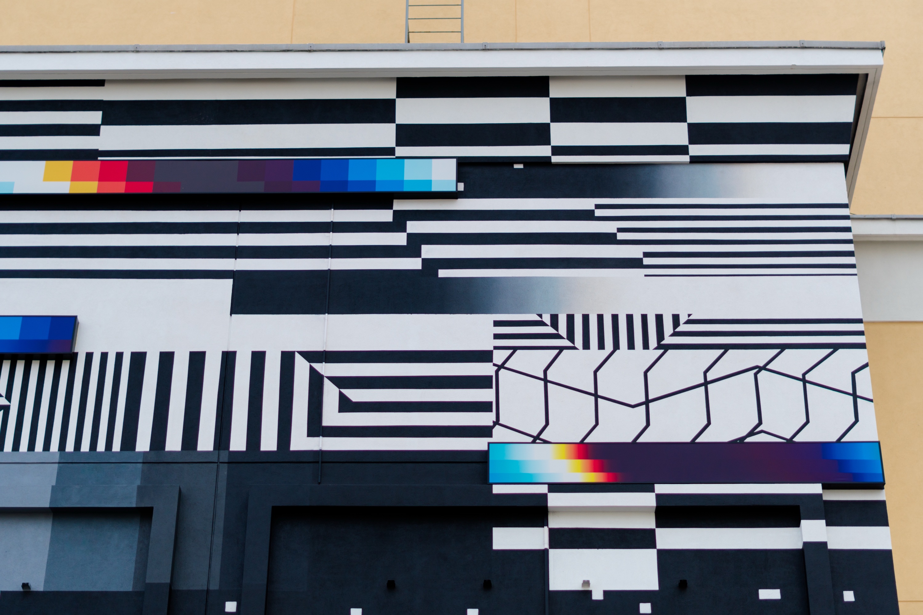 Chromadynamica for Moscow, 2018 — Detalle con las franjas de color.