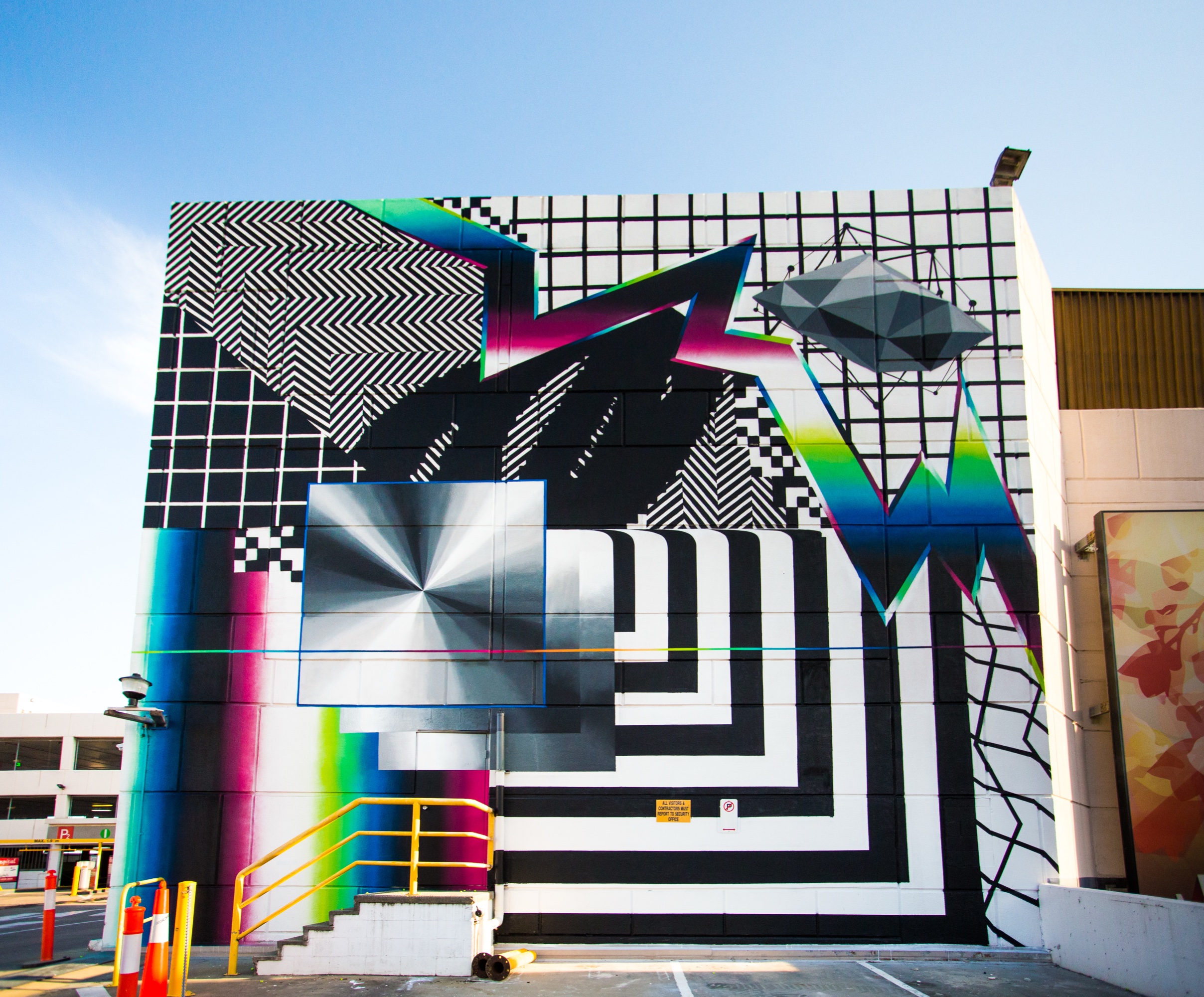 Optichromie Wollongong, 2015 — El frontal completo del muro en el aparcamiento.