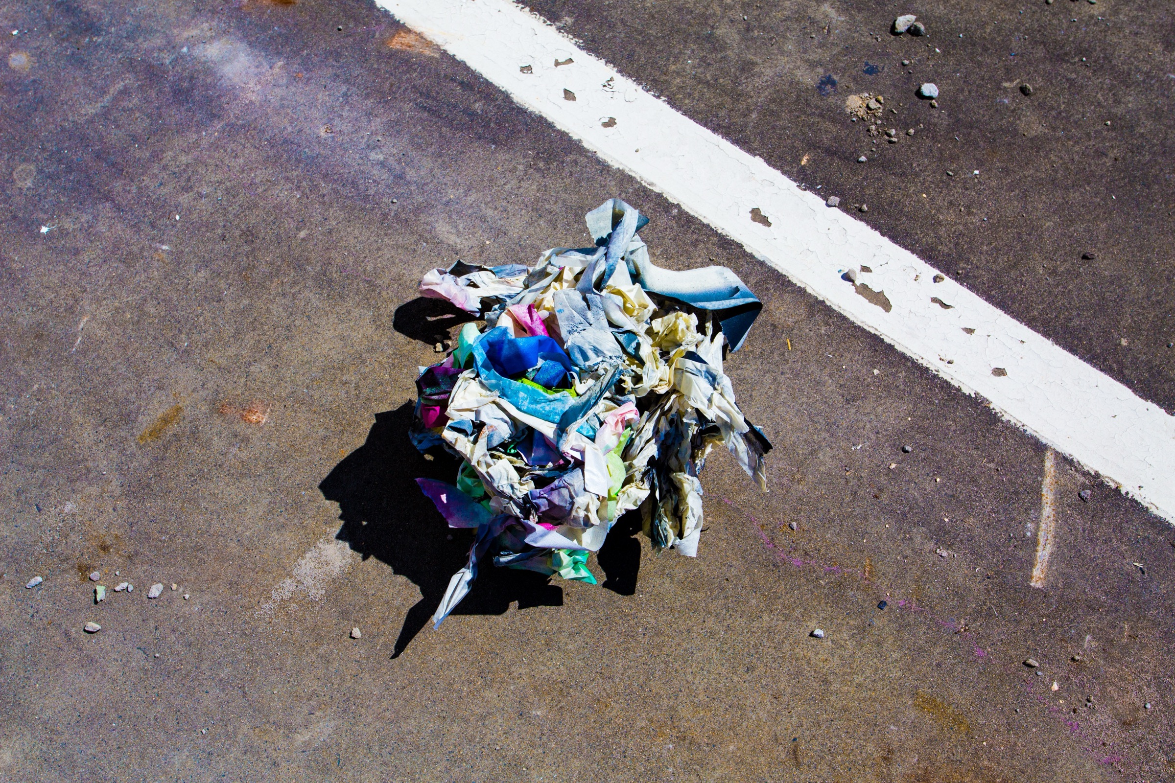 Optichromie Wollongong, 2015 — Los sprays gastados, en el suelo, al acabar.