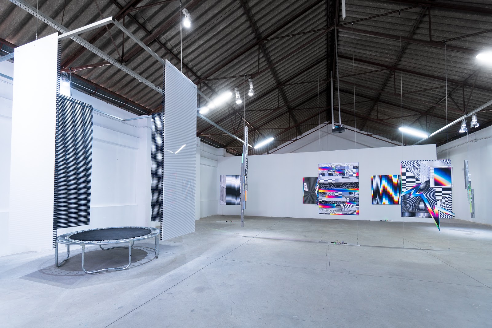 Artifact to Human Communication — vista de sala (artifact-to-human-communication-2017-4.jpg)