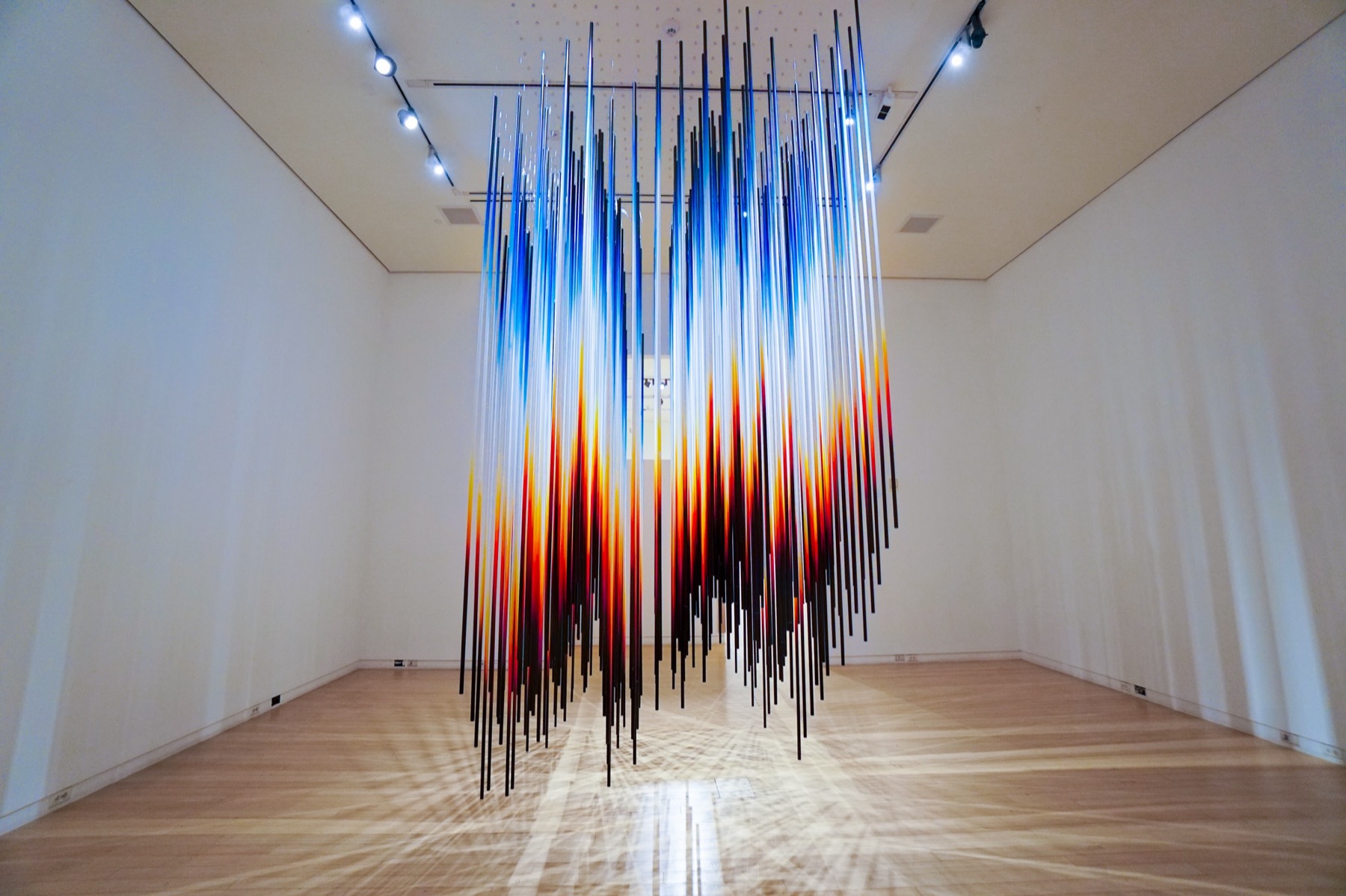 Chromadynamica Dimensional — vista de sala (chromadynamica-dimensional-2017-2.jpg)