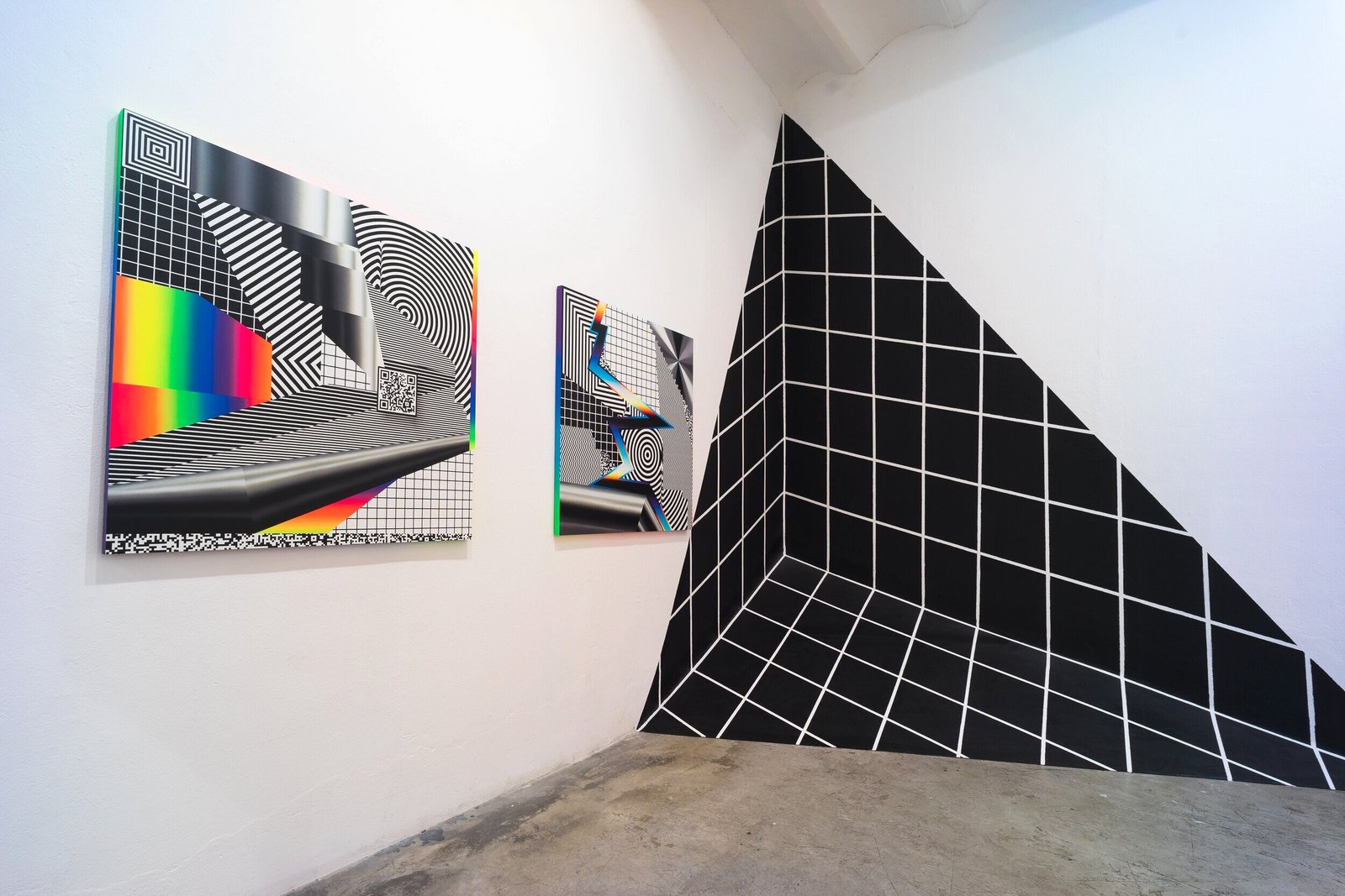 Opticromías — vista de sala (delimbo-seville-2015-opticromias-1.jpg)