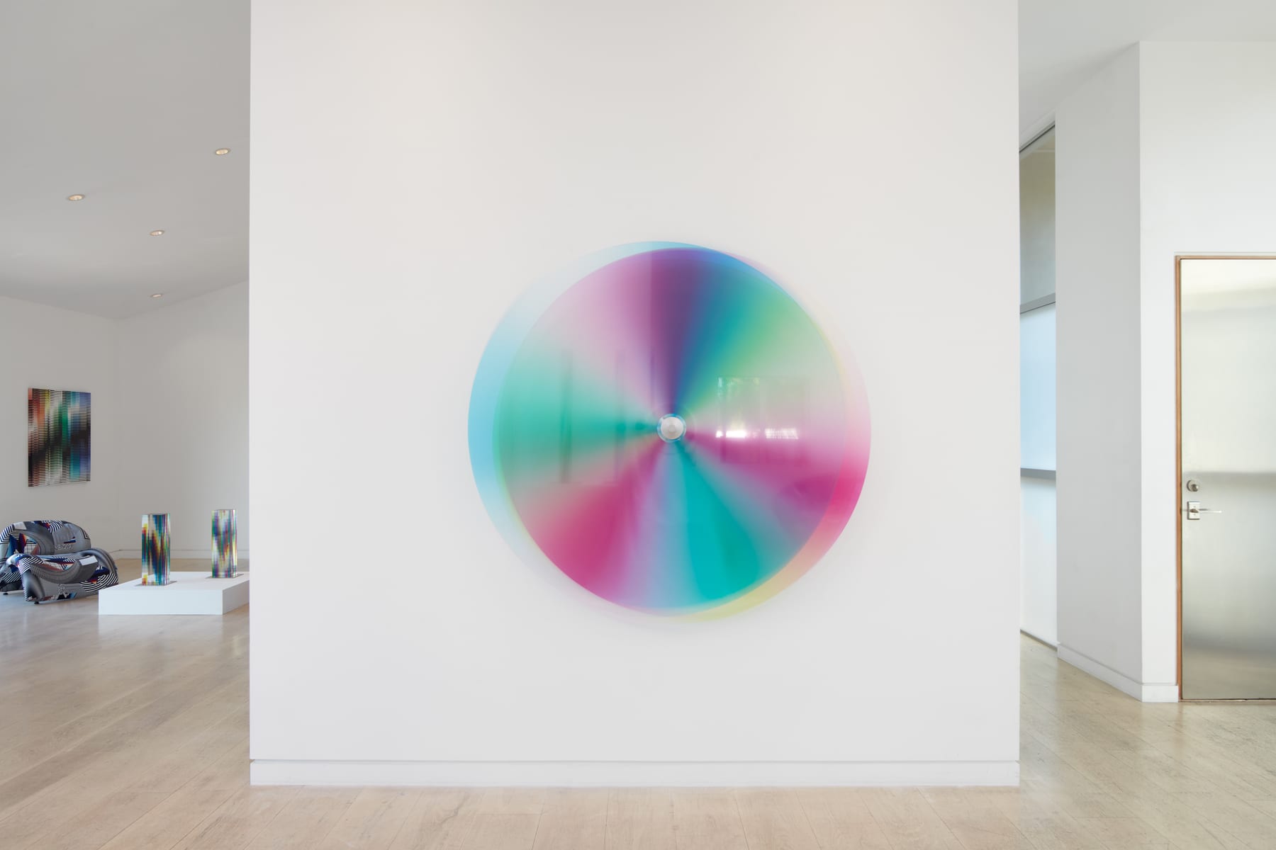 Etai & Felipe Pantone: Parallel Practices — Tailored Structures & Kinetic Surfaces — vista de sala (etai-felipe-pantone-parallel-practices-tailored-structures-kinetic-surfaces-2026-6.jpg)