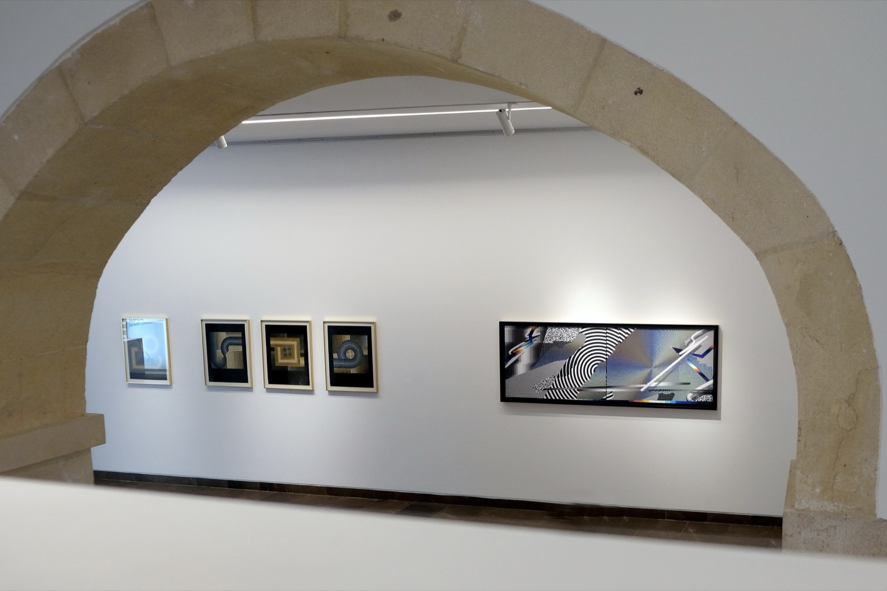 Eusebio Sempere & Felipe Pantone. Seriación y cromatismo cinético — vista de sala (eusebio-sempere-felipe-pantone-seriacion-y-cromatismo-cinetico-2023-2.jpg)
