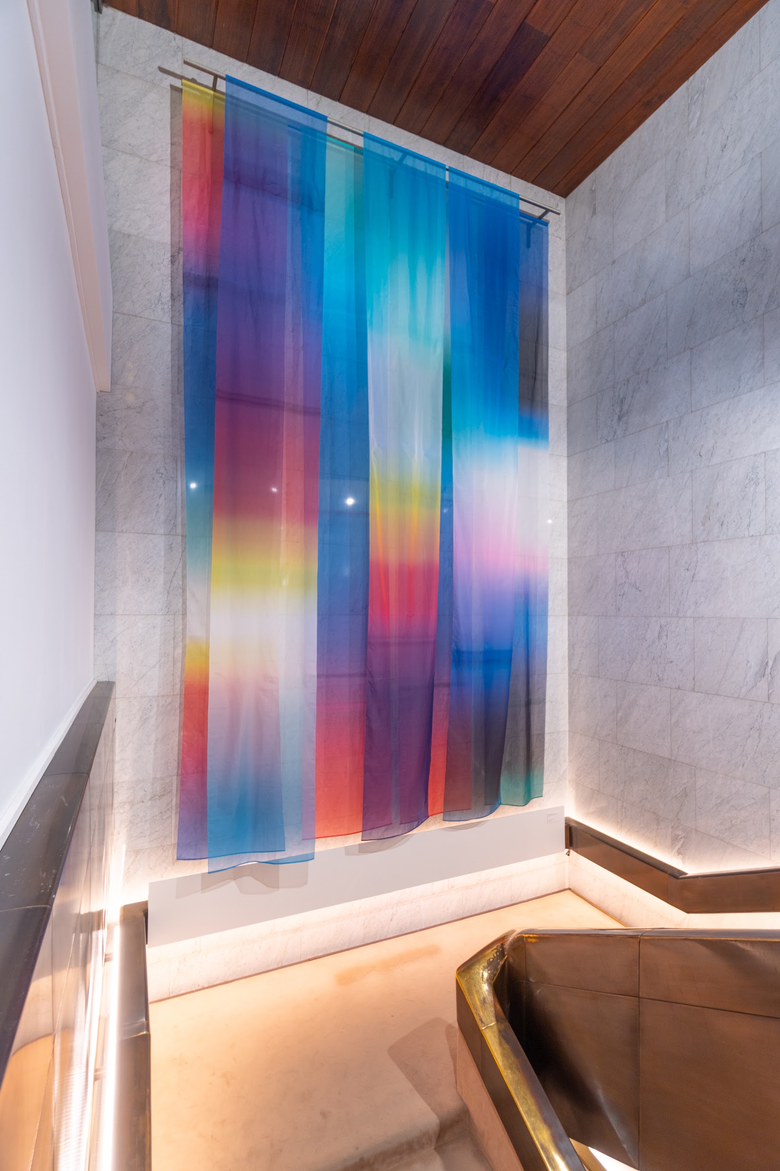 Lo tienes que ver. La autonomía del color en el arte abstracto — vista de sala principal