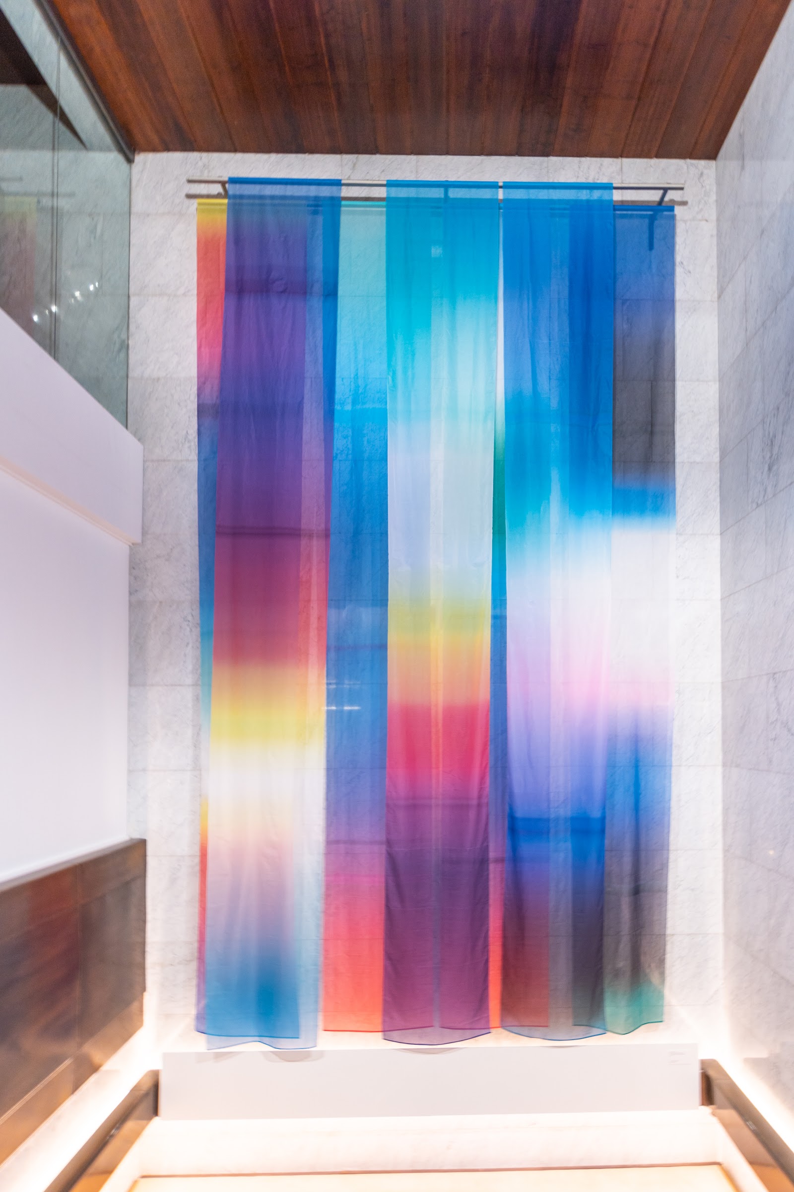 Lo tienes que ver. La autonomía del color en el arte abstracto — vista de sala (lo-tienes-que-ver-la-autonomia-del-color-en-el-arte-abstracto-2025-2.jpg)