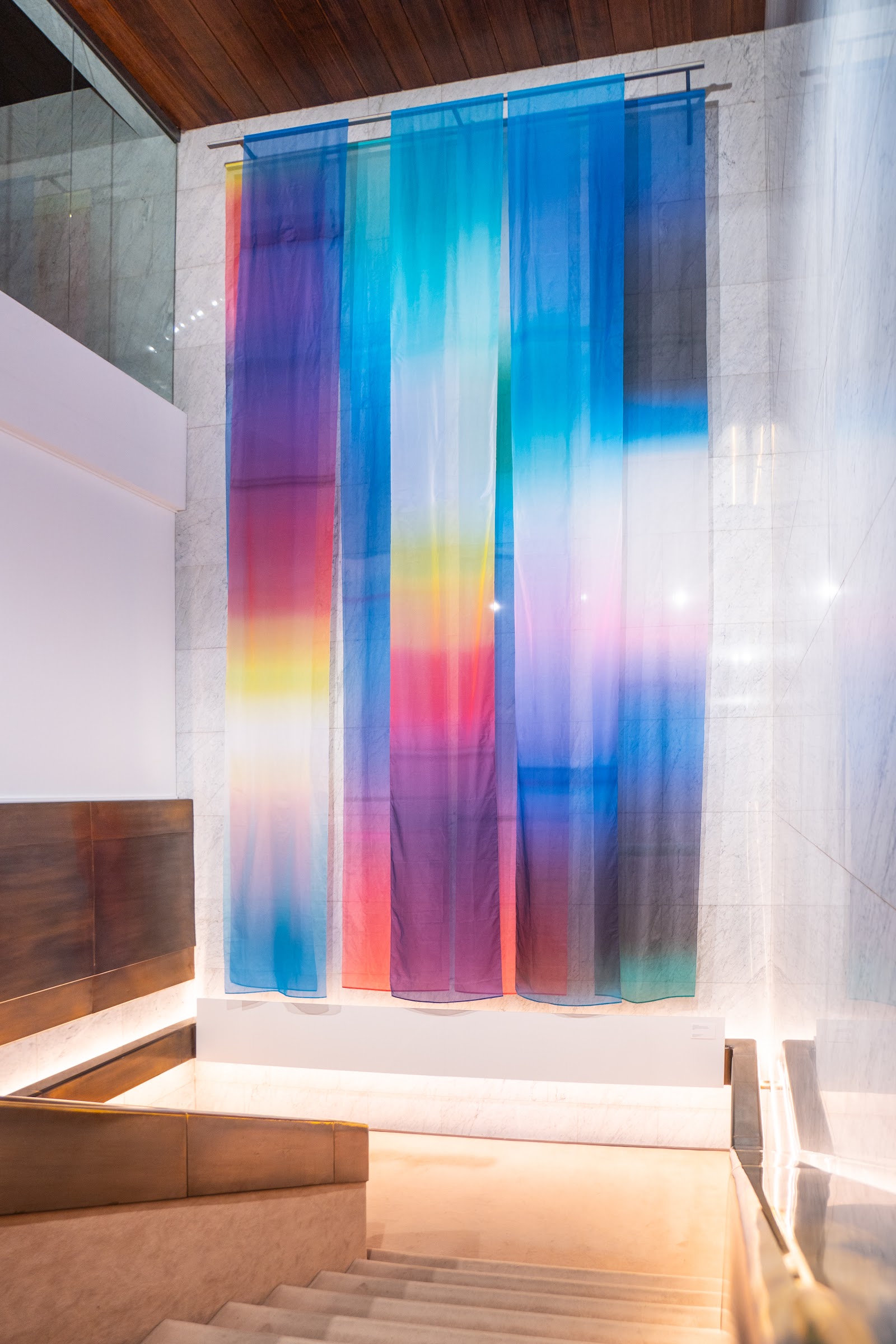 Lo tienes que ver. La autonomía del color en el arte abstracto — vista de sala (lo-tienes-que-ver-la-autonomia-del-color-en-el-arte-abstracto-2025-3.jpg)
