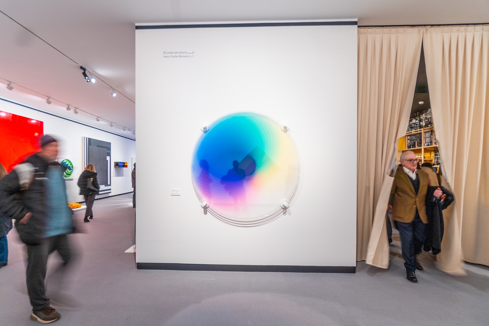 Lo tienes que ver. La autonomía del color en el arte abstracto — vista de sala (lo-tienes-que-ver-la-autonomia-del-color-en-el-arte-abstracto-2025-6.jpg)