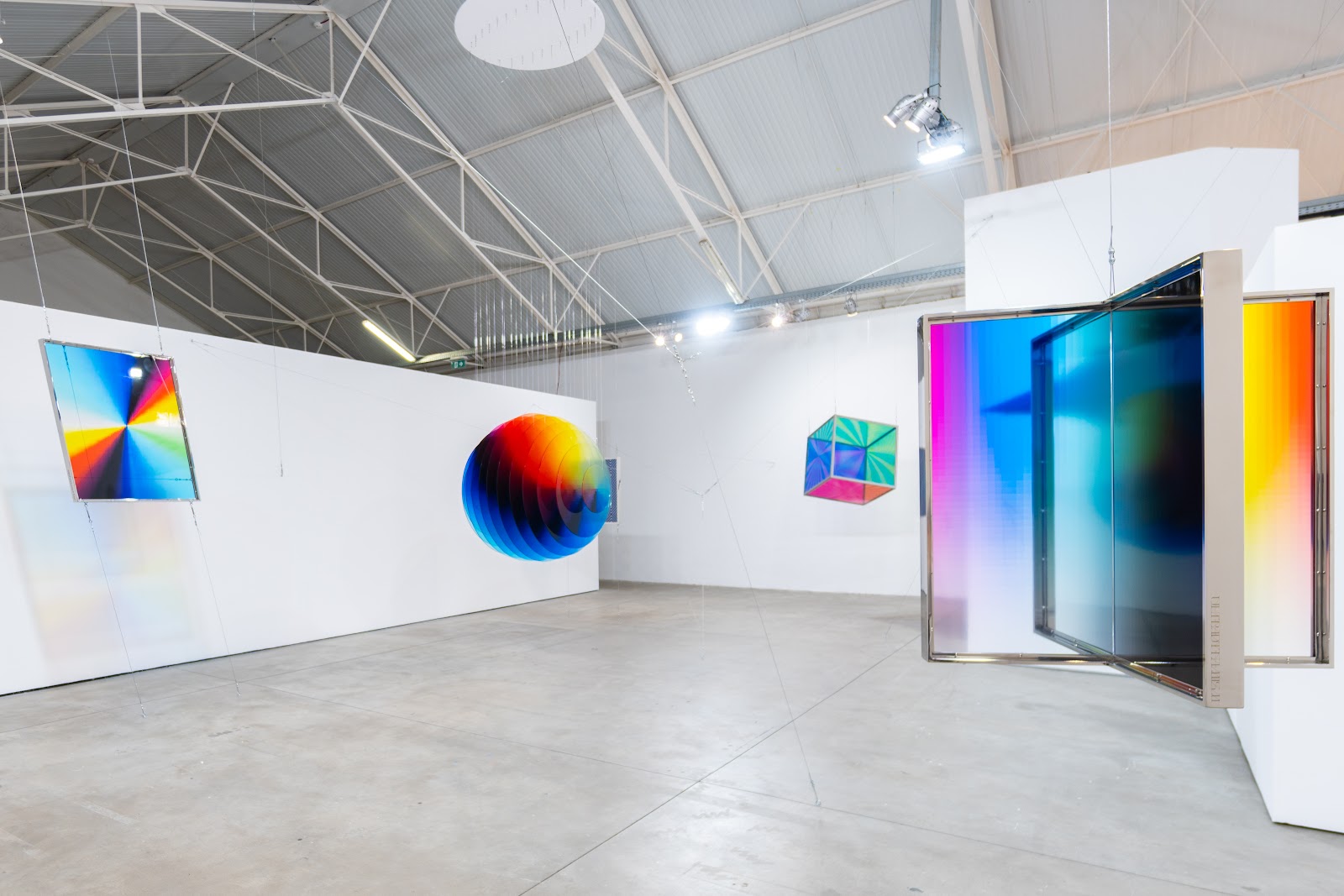 Perceptual Phenomena, Color Spaces, Structural Honesty — vista de sala