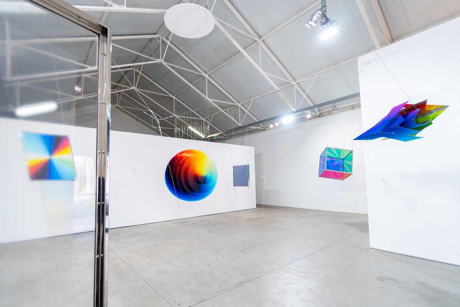 Perceptual Phenomena, Color Spaces, Structural Honesty — vista de sala (perceptual-phenomena-color-spaces-structural-honesty-2024-3.jpg)