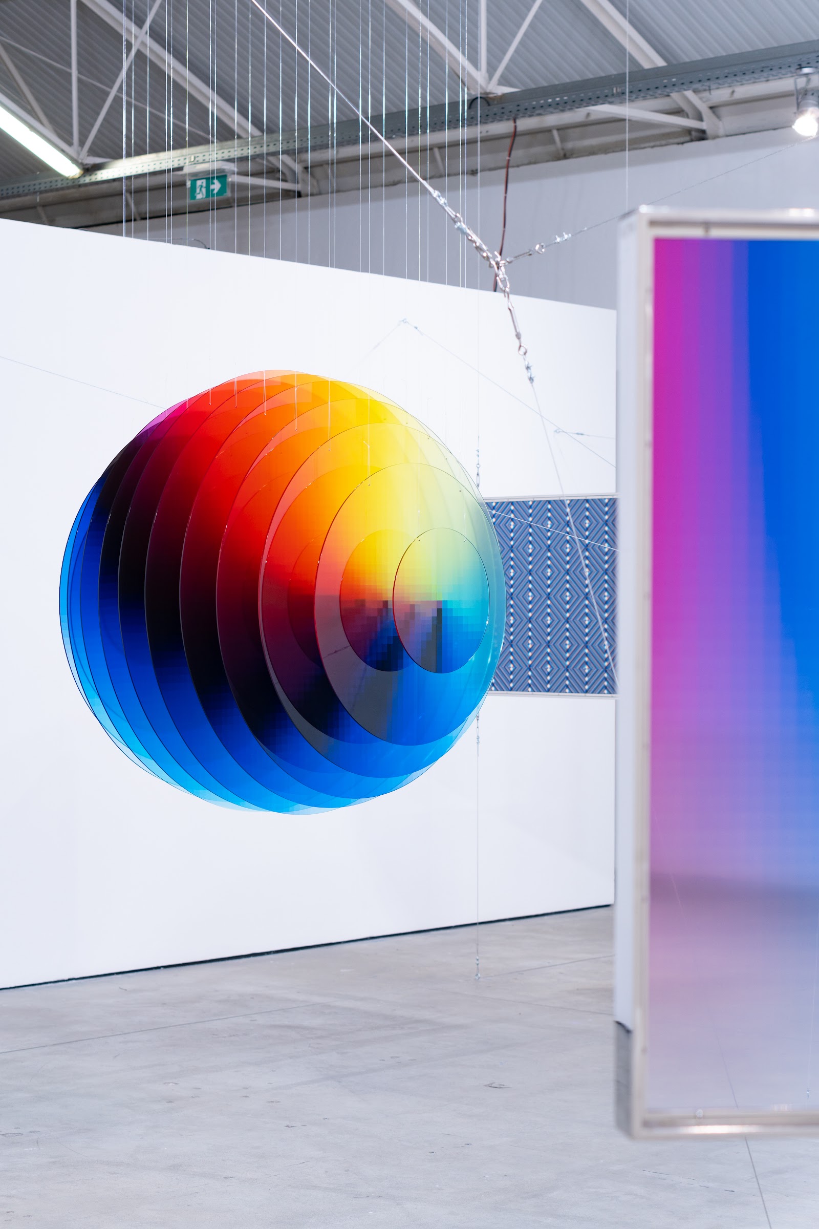 Perceptual Phenomena, Color Spaces, Structural Honesty — vista de sala (perceptual-phenomena-color-spaces-structural-honesty-2024-6.jpg)