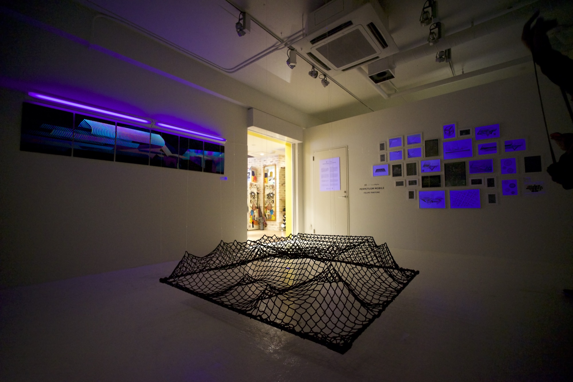 Perpetuum Mobile — vista de sala (perpetuum-mobile-2014-08.jpg)