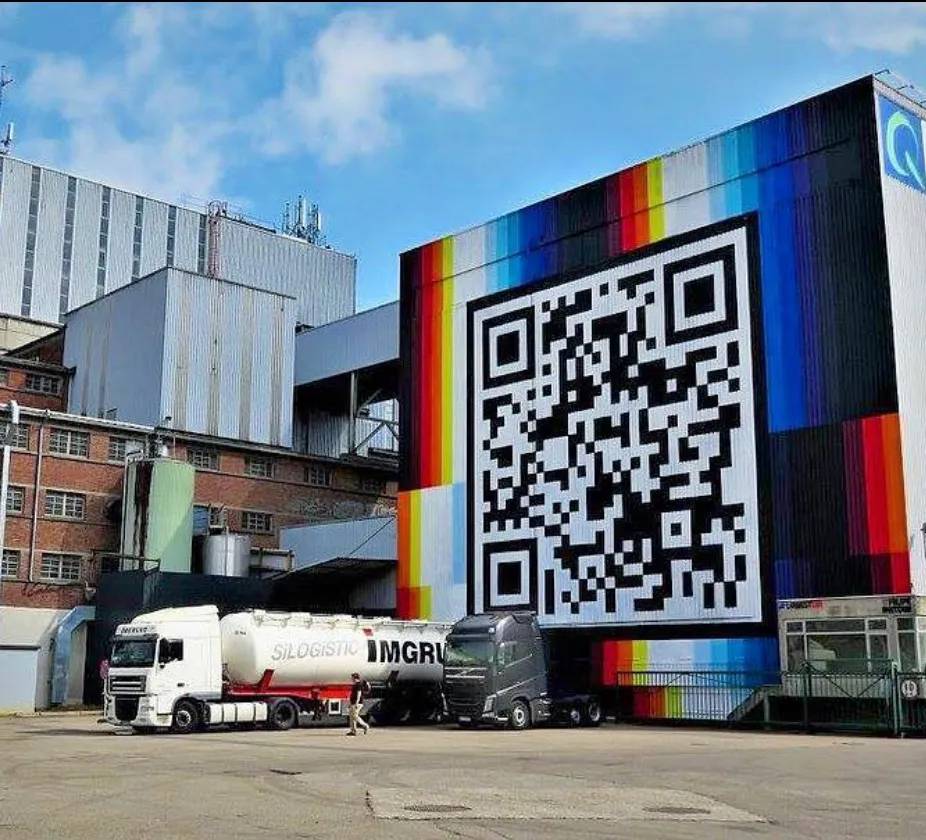 The Hasselt QR mural, a truck at its base for scale