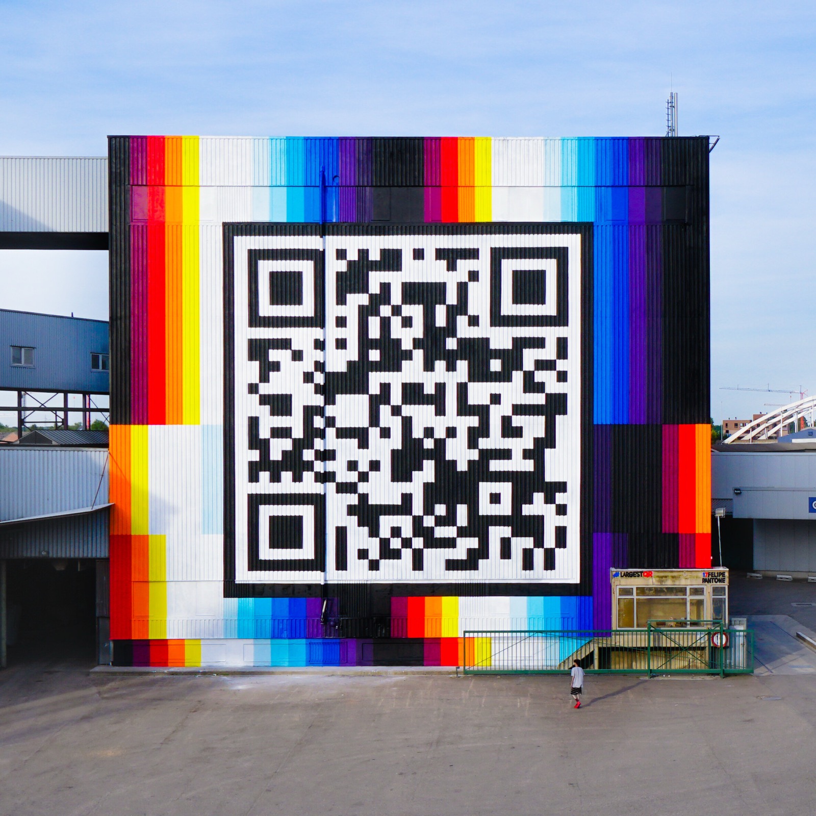 #LargestQR, 2017 — vista frontal · publicada en /stayhome durante el confinamiento de 2020