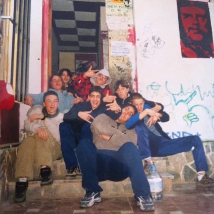 La escena como primer contexto: la cuadrilla adolescente en la zona de Torrevieja. Archivo temprano del estudio, sin fecha exacta.