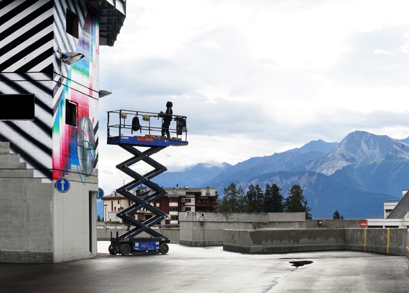 Optichromie Crans-Montana, 2015 — PRAESENTIA (2020) · PDF 35 · proceso: elevador de tijera, panorama alpino (figura anónima)