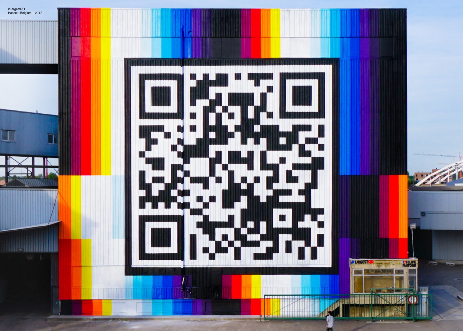 #LargestQR, Hasselt, mayo de 2017. Código QR funcional de 30×25 m: 403 botes, 3 días.
